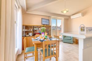 Top Floor Apt Close To The Sea - Happy Rentals