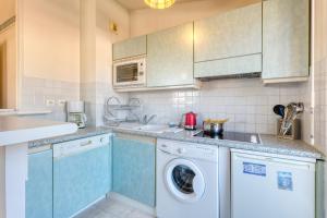 Top Floor Apt Close To The Sea - Happy Rentals