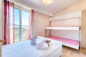 Top Floor Apt Close To The Sea - Happy Rentals