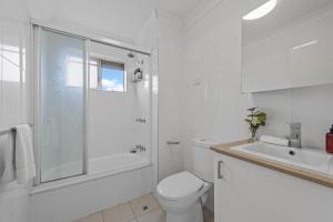 Stylish 3BRM Apt with City Views,Free Parking & WiFi