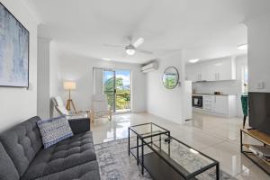 Stylish 3BRM Apt with City Views,Free Parking & WiFi