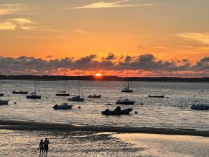 Appartement de charme avec grande terrasse - proche plage
