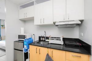 Manhattan Heights Modern Studio