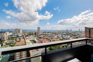 Manhattan Heights Modern Studio