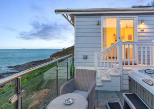 Beach Cove Coastal Retreat