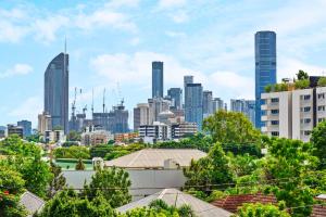 Quiet 3BRM Apt near Gabba with Free Parking & WiFi