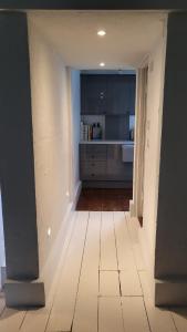 One Bed Garden Flat - Prime location - Free Onsite Parking - Own Entrance