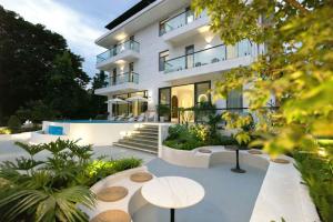 Xishuangbanna Verdant House Resort Hotel - 5hvězdičkové hotely ve městě Jinghong