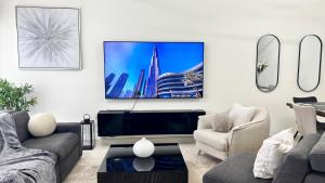 Enjoy a Modern and Trendy apartment in the Heart of Dubai