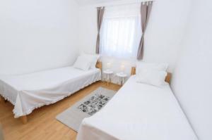 2min walk to the beach , Large SeaView terraces 2 Apts, BBQ, parking