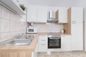 2min walk to the beach , Large SeaView terraces 2 Apts, BBQ, parking