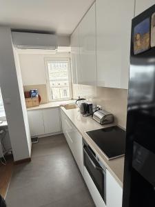 Stylish Central Apt, Palace view