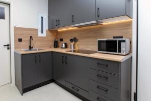 Defner Tzos Modern Apartment