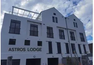 Astros Lodge - Table View