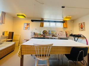 Charmerende kælderlejlighed i villa