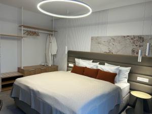 Exclusive PLUS Suite with free Pool and Fitness room in Hotel Dolphin