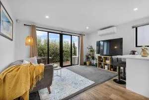 Charming 2-Bedroom Townhouse -  Lyttelton