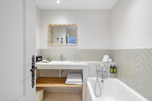 Hotels Hotel La Villa Sainte Valerie Adults Only : photos des chambres