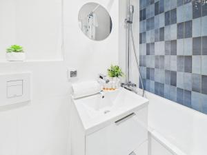 Comfortable Studio Close to Metro Station by Noclegi Renters