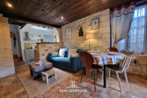 La Terrasse de Sacha House with Terrace & Fireplace 4 Guests