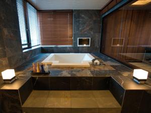 HOTEL The KAISER -全室人工ラドン温泉-
