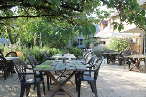 Maisons de vacances A Cozy Accessible Cottage with a Private Garden Le Mas No 16 : photos des chambres