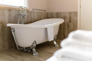 Wanderlust by MONHOLIDAY