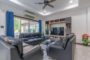 Beach four bedroom pool Villa Jomtien