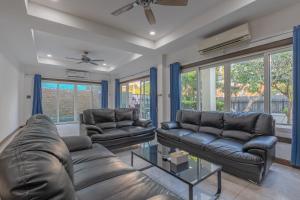 Beach four bedroom pool Villa Jomtien