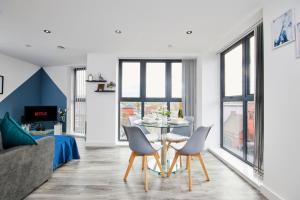 Spacious Apartment, Free Parking, Near Centre by HASS HAUS