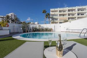 Lightbooking Alemania piscina privada Playa del Ingles