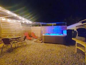 Maisons de vacances Le 34 degres sud - 2 chambres - jardinet et jacuzzi : photos des chambres