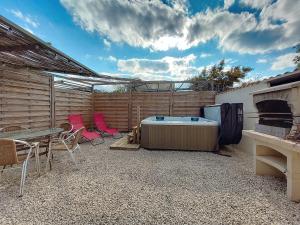 Maisons de vacances Le 34 degres sud - 2 chambres - jardinet et jacuzzi : photos des chambres