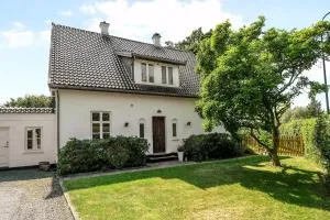 Classic 260 m2 villa near lake - Birkerød
