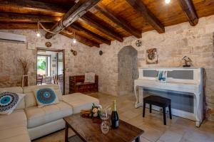 TRULLI ITALIA 6&2, Emma Villas