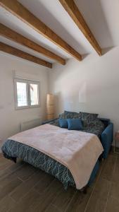 Studio cosy neuf calme -Parking Terrasse privée Piscine 5mn Gare TGV Aix et ZA Aix la Duranne 15 mn Aéroport Marseille