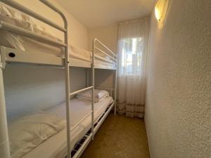 004 CAP DAGDE - 4 Pers - PKG - Piscine - Tennis -Proche village naturiste