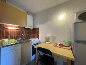 004 CAP DAGDE - 4 Pers - PKG - Piscine - Tennis -Proche village naturiste