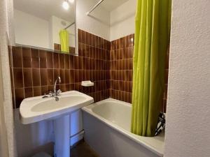 004 CAP DAGDE - 4 Pers - PKG - Piscine - Tennis -Proche village naturiste