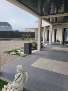 B&B / Chambres d'hotes L'escale Romanesque : Chambre Lit King-Size avec Baignoire Spa