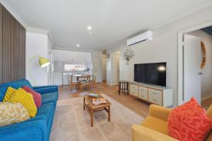 Happy Stays Classic Mid-Century Modern Escape