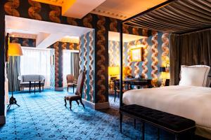 Collection, Suite, 1 King, Sofa bed room in Hôtel de Berri a Luxury Collection Hotel Paris