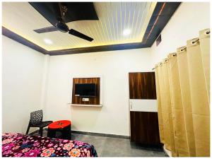 A PREMIUM HOTEL THE RAMA KRISHNA PALACE Near Shree Ram Janam BhoomiTemple