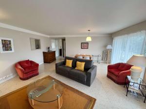 B052-Bel appartement spacieux grand balcon et garage