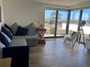 Brand new Beachfront GF 2 bed 6 guests apartment
