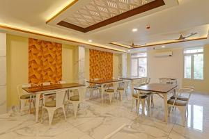 Townhouse H G Near Gautam Buddha Park