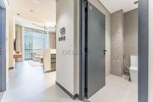 High-Rise 1BR with Lake and City Views and Minutes to Metro, MBL Royal, Jumeirah Lake Towers by Deluxe Holiday Homes