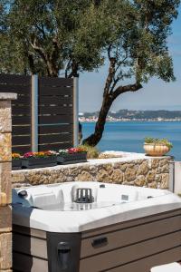 Coral Summer Lux Cottage