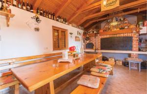 2 Bedroom Stunning Apartment In Grizane