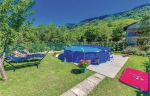 2 Bedroom Stunning Apartment In Grizane